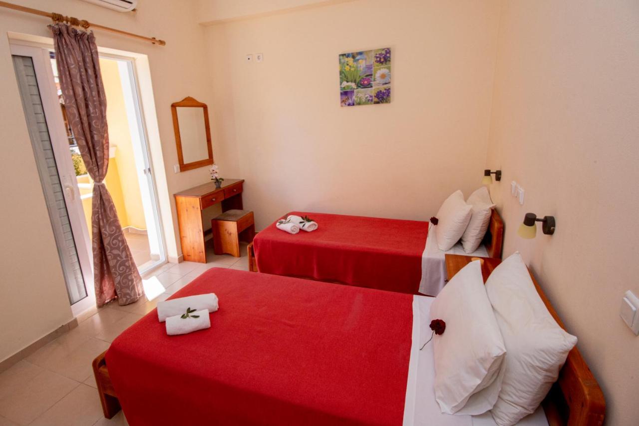 John Apartments First Floor Roda  Buitenkant foto