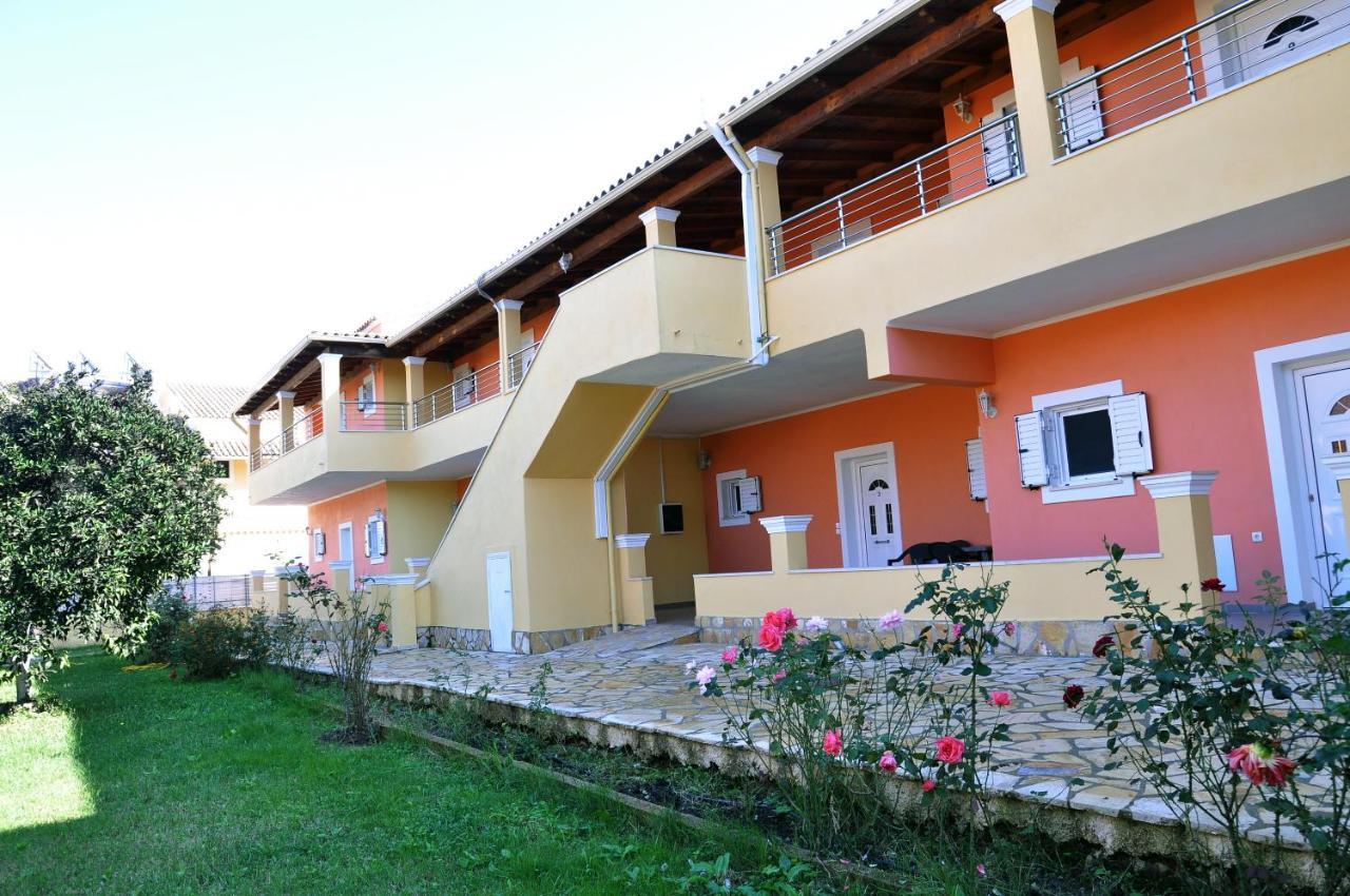 John Apartments First Floor Roda  Buitenkant foto