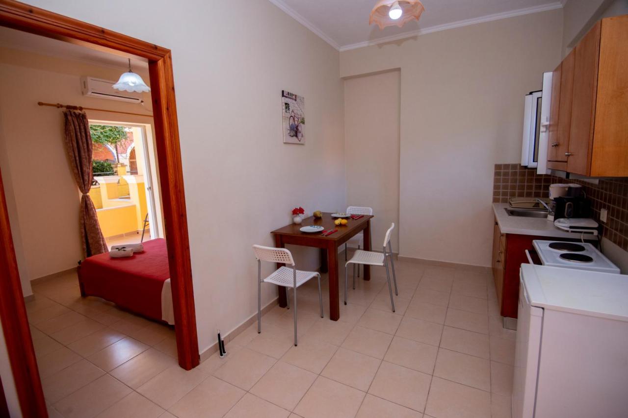 John Apartments First Floor Roda  Buitenkant foto