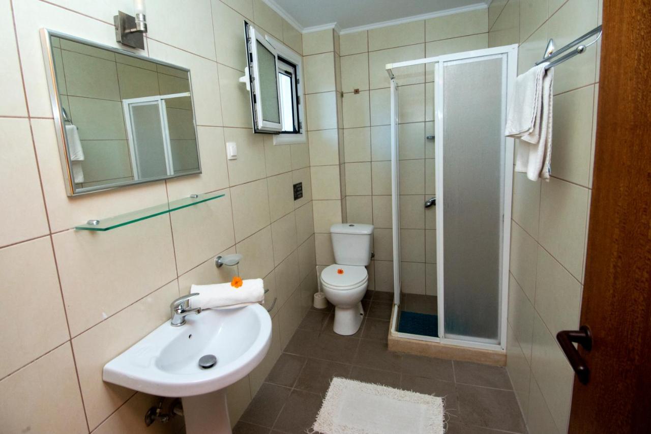 John Apartments First Floor Roda  Buitenkant foto